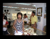 We stopped in Margarita's jewelery, mainly for the air conditioning and free beer. Angie and Shu-Fong checked out the jewellery. You mean it's REALLY twenty thousand US DOLLARS?